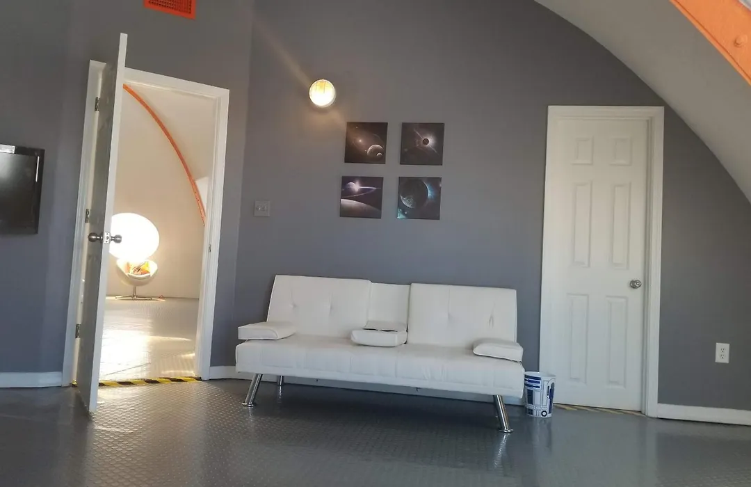 The Spaceship House!-1