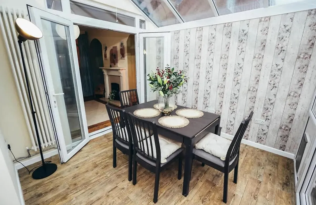 Huge 4 Bed Family Home In Derbyshire With Parking-1