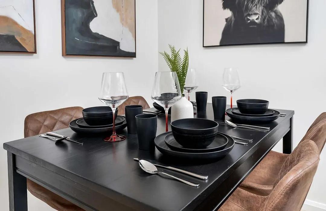 Luxury 2-Bedroom Oasis At College & Bathurst-1