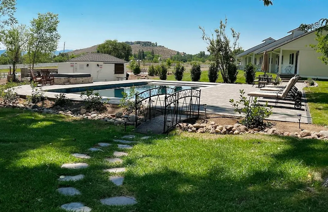 The Ranch House With A Pool Hot Tub And Fire Pit-1