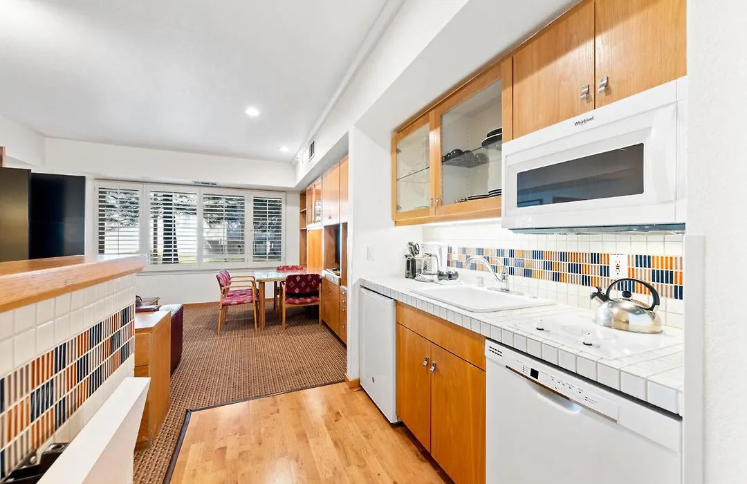 Palisades Tahoe Lodge Rentals Studio #115-1