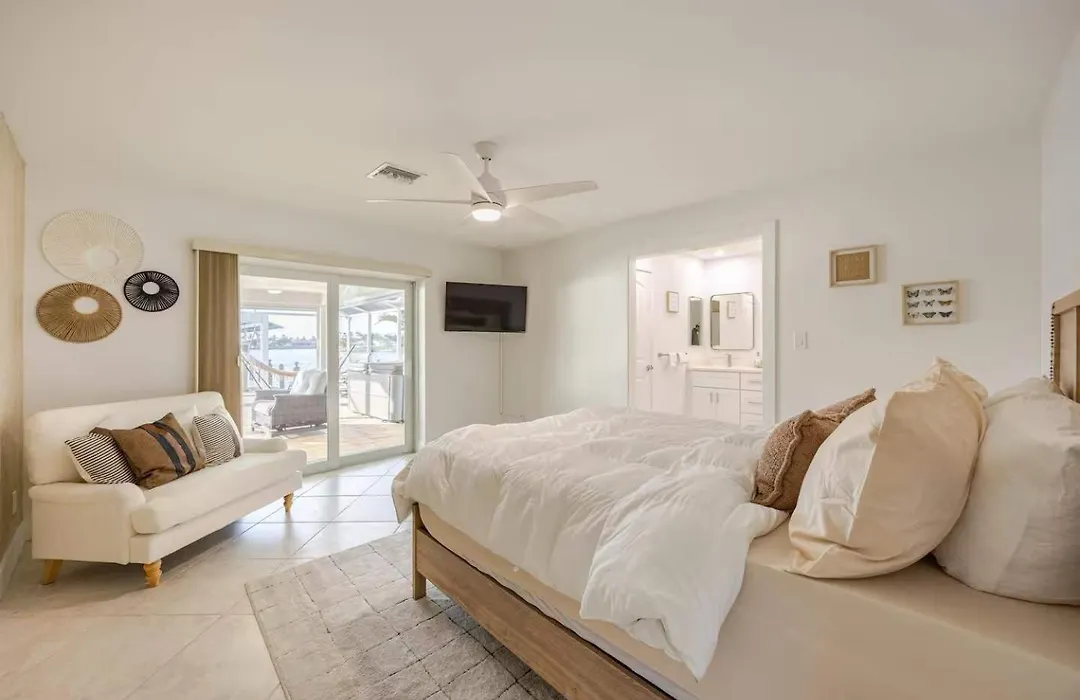 Waterfront Escape Luxurious Stay-1