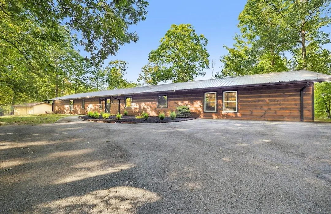 Honeybear Hideaways - Spacious Family-Friendly Cabin With Hot Tub, Game Room And Fire Pit-1