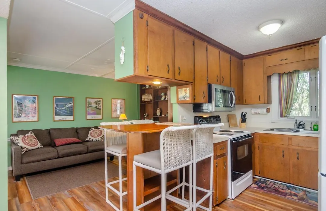 The Sandpiper Hidden Treasure Inn Room By Bryant Real Estate-1