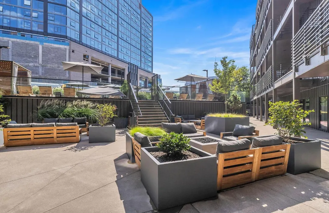 Honky Tonk Hideaway Walk To Broadway W Gym, Pool, Parking-1