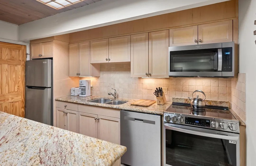 Chateau Chaumont Unit 9, Second-Floor Corner Condominium With Prime Location In Aspen-1