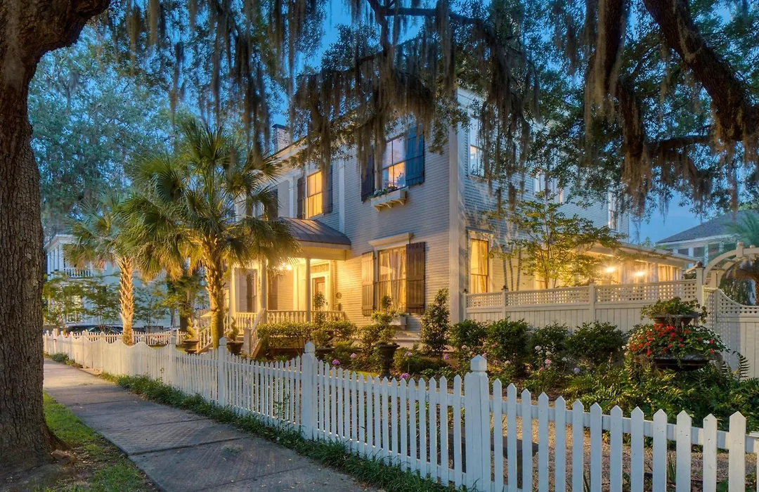 Estill Manor- Luxurious Savannah Estate With Pool & Garden - Sleeps 12-1