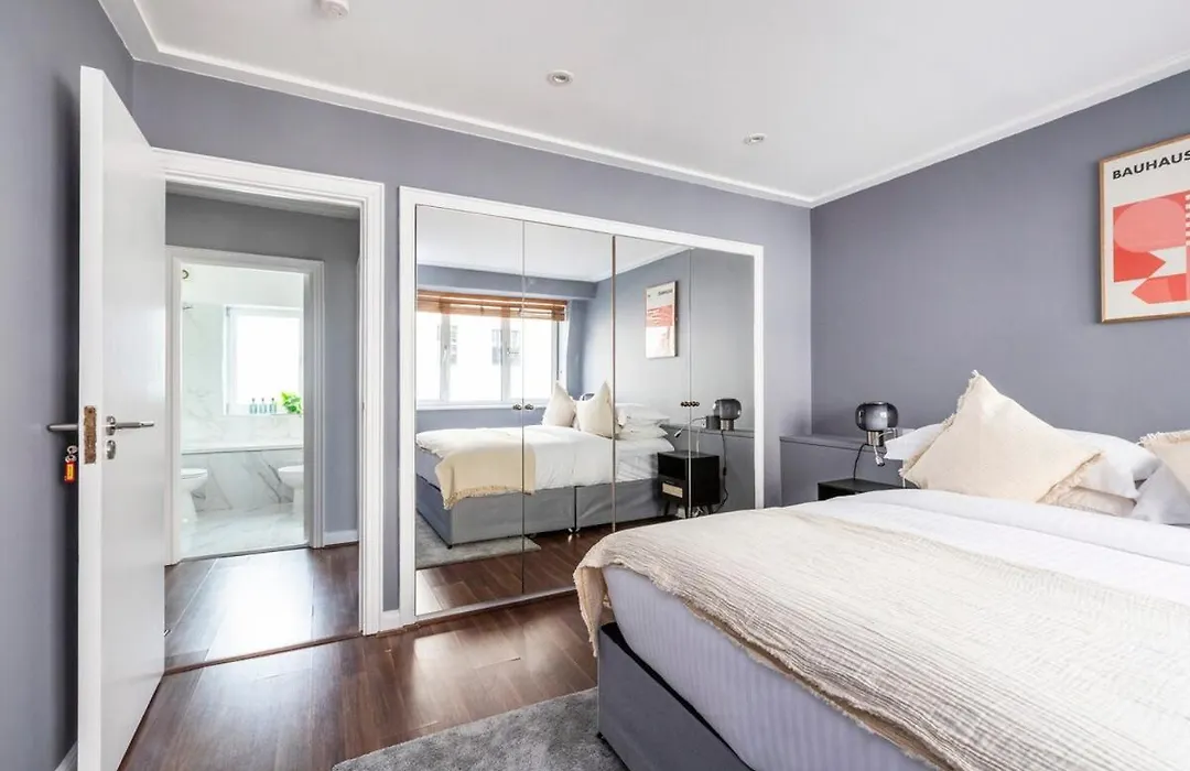 Excellent 3 Bed House Hyde Park-1