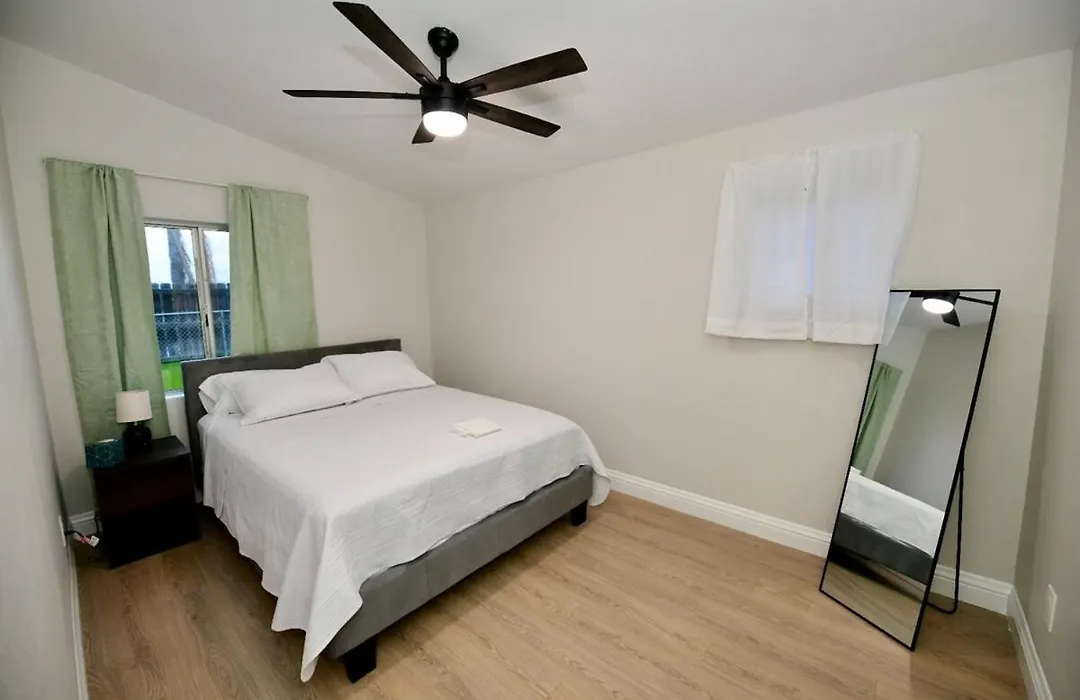 Effortless Sd Getaway Spacious Yard Prime Location-1