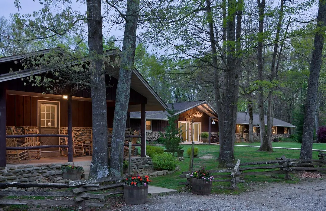 Caryonah Hunting Lodge-1