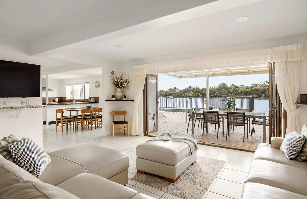 Breathtaking River Views On Noosa Parade-1