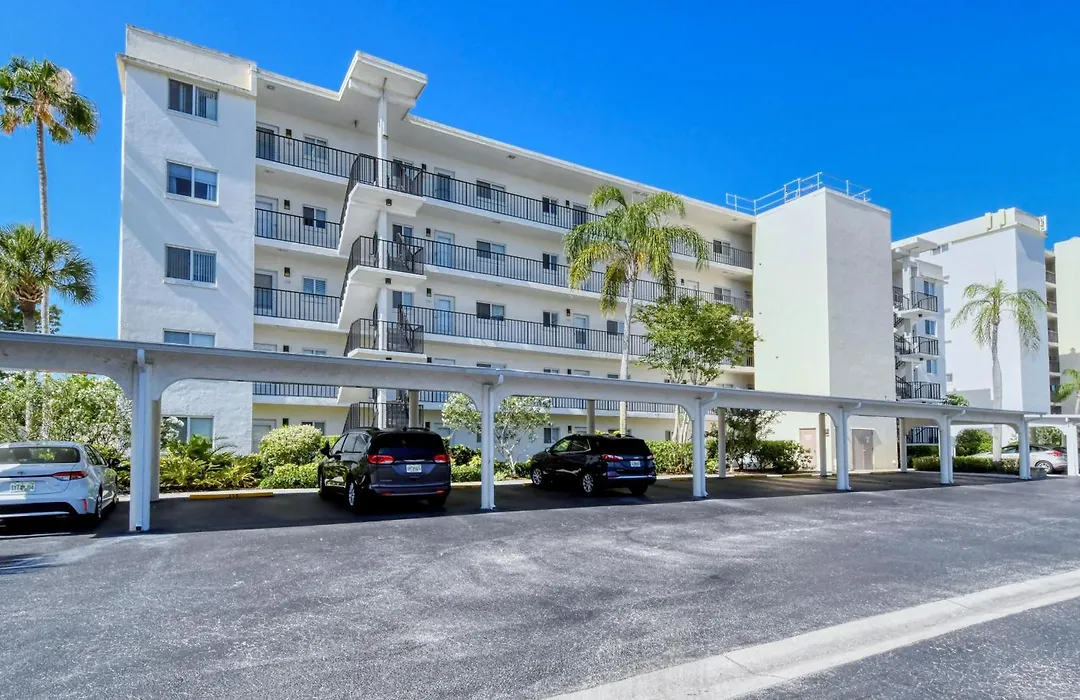 Crescent Royale Condominiums 315-1