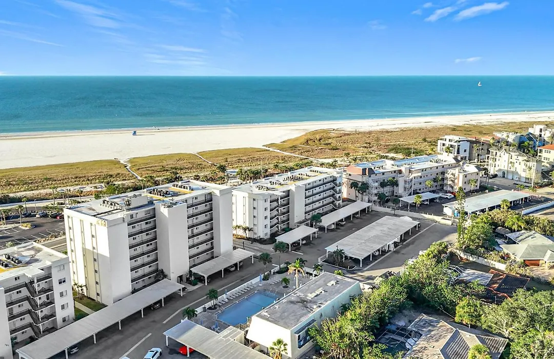 Crescent Royale Condominiums 106-1