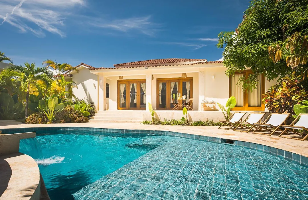 Tropical Roga Villa With Private Pool-1