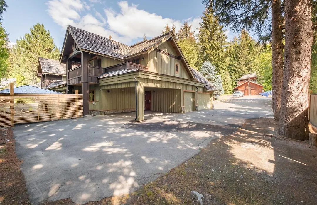 Alpine Whistler Retreat By Outpost Whistler-1