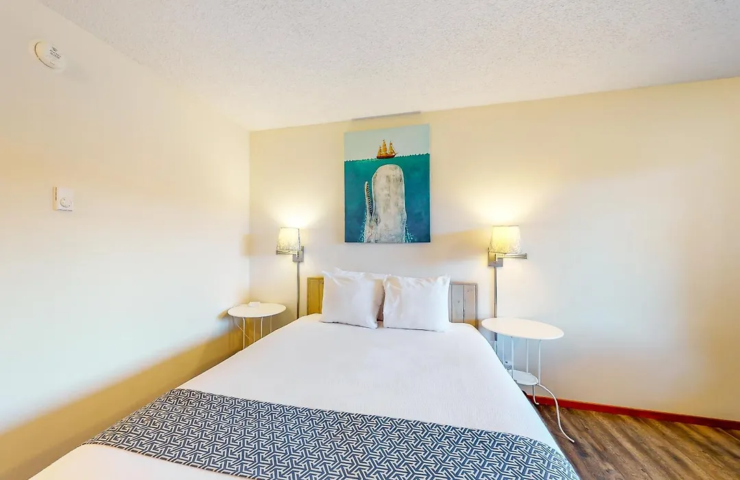 Lamplighter Inn-1