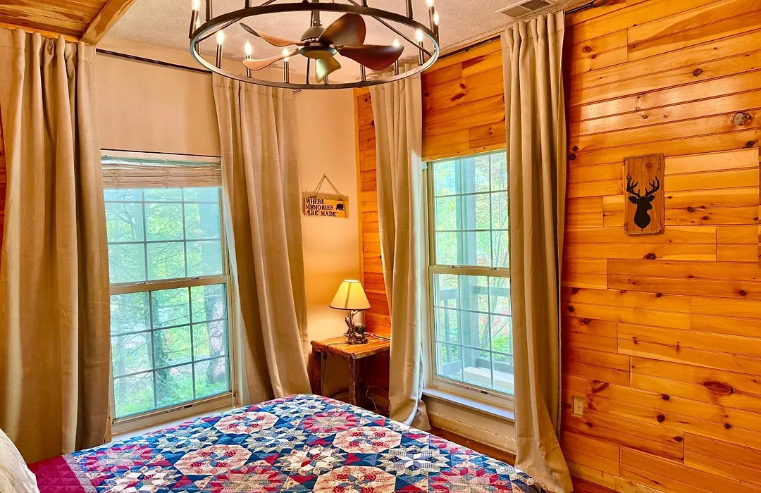 Lazy Bear Cabin-1
