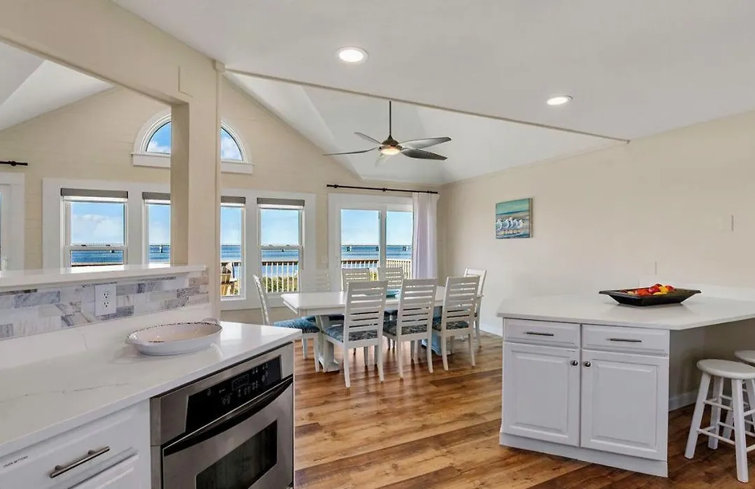 Luxury Waterfront Villa-1