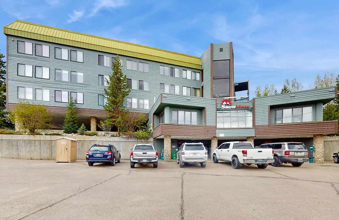 Snowblaze Condominiums E103-1
