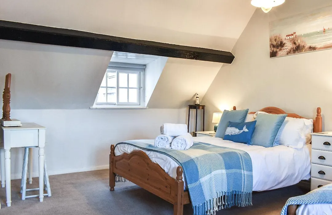 Sea Dog Cottage - Uk42479-1