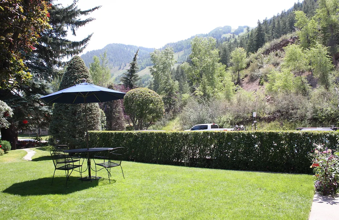 St Moritz Lodge And Condominiums-1