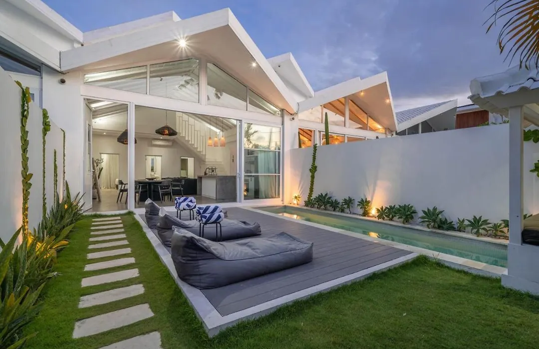 Sea Breeze Retreat Modern 3Br Villas In Canggu-1