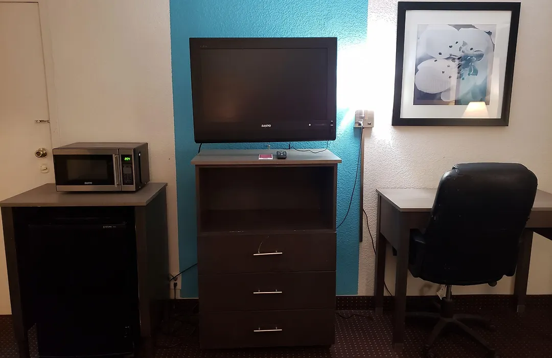 Economy Inn-1