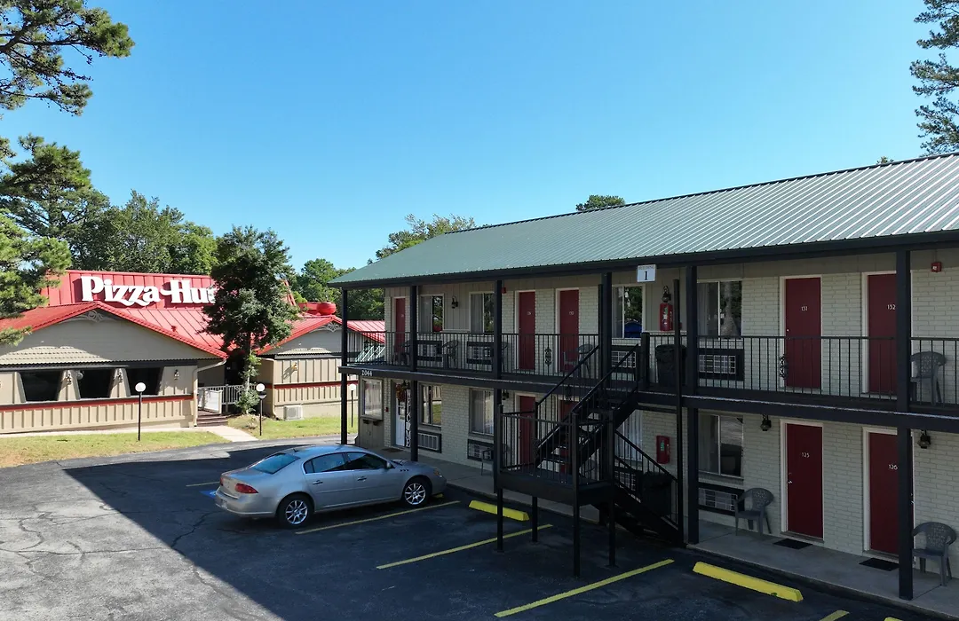 Traveler'S Inn-1