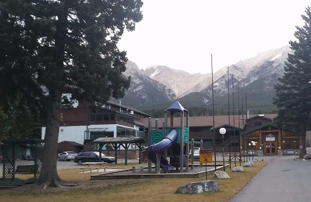 Rundle Mountain Lodge-1