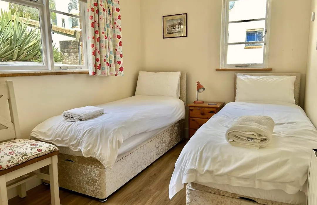 The Old Boat House, Seaview - Charming Historic Seafront 3 X Bedroom Cottage With Separate 2 X Bedroom Annexe-1