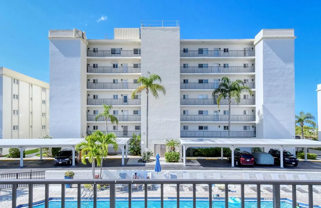 Crescent Royale Condominiums 7E-1