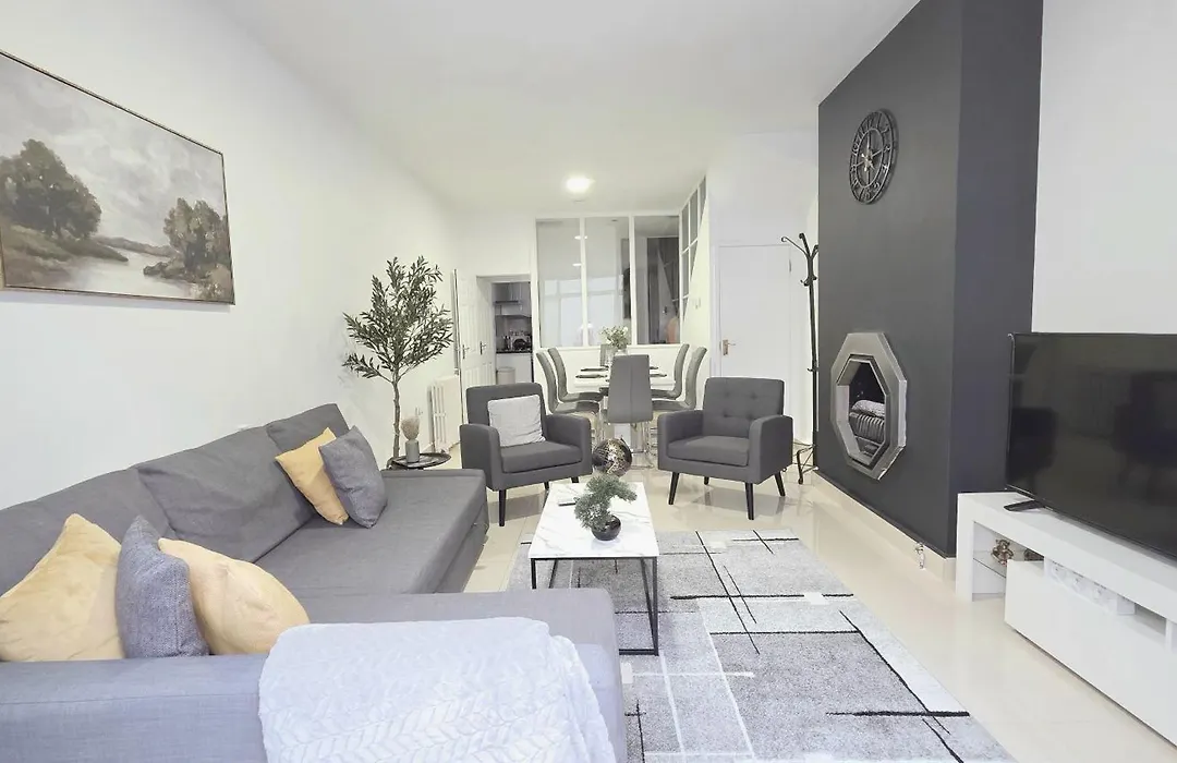 Exclusive Hyde Park Stay - 4 Bedrooms - 10 Sleeps-1