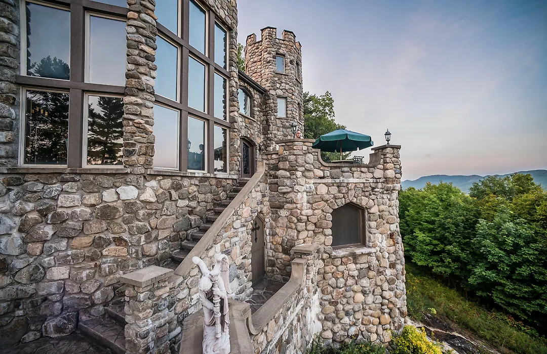 Highlands Castle Overlooking Lake George Plus 2 Other Castles & Suites-1
