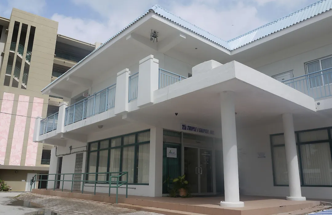 Surfrider Resort Hotel-1