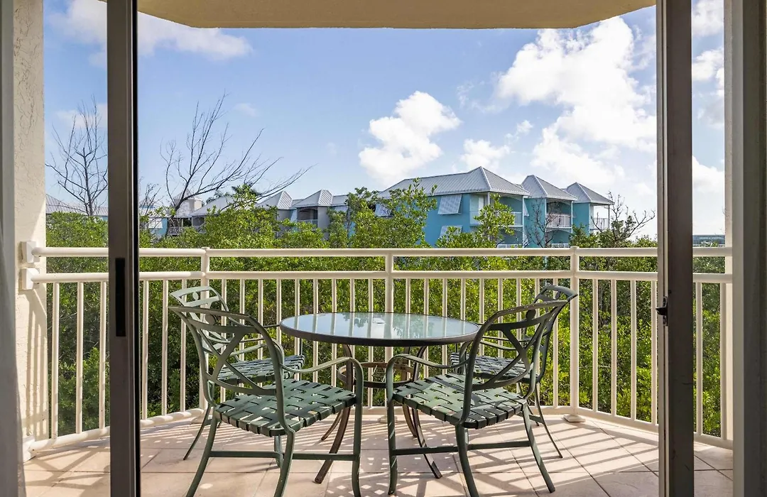 Tortuga Suite At Sunrise Suites Resort - Heated Pool, Hot Tub & Free Parking-1