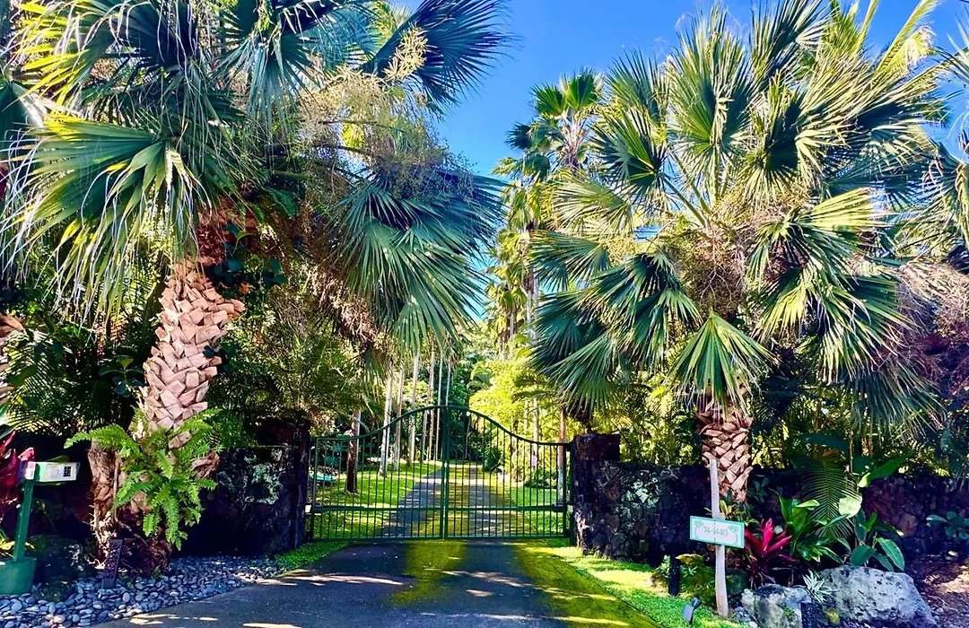 Gated Tropical Estate In Kailua Kona With Hot Tub-1