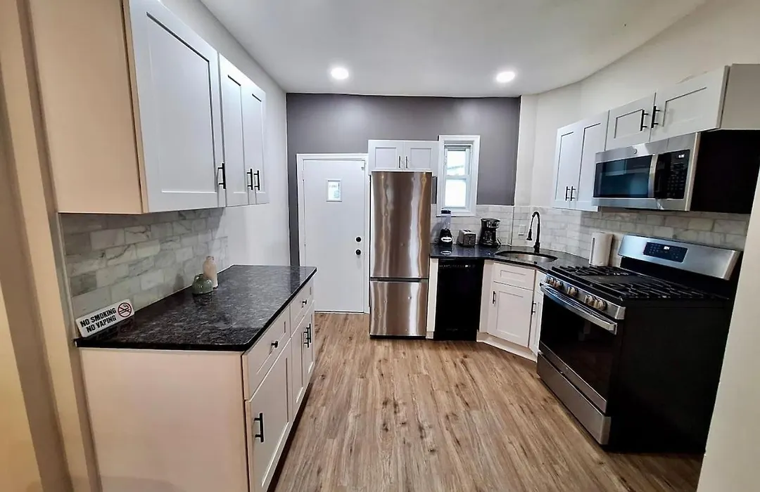 Bi-Level 3 Bedroom Plus Finished Basement That Sleeps 12-1