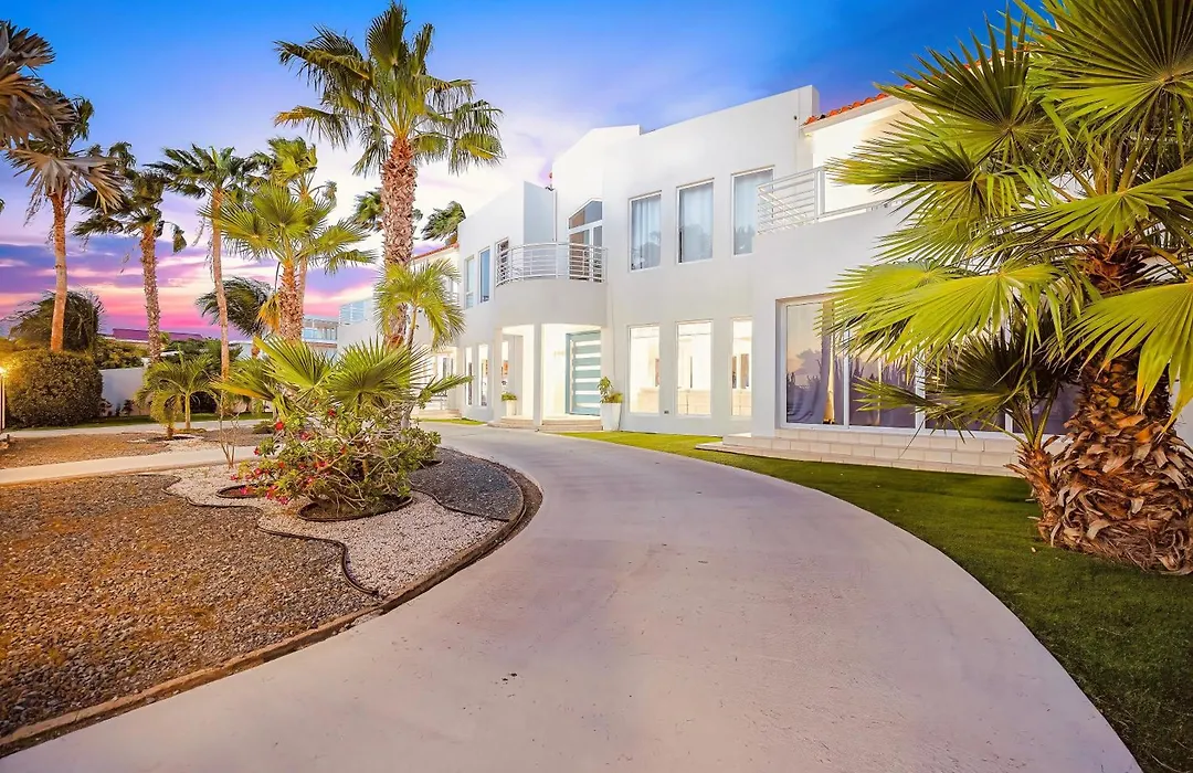Beachfront 7Br Villa - Private Pool - Sleeps 16 - Blue Door Beach House By Bocobay-1