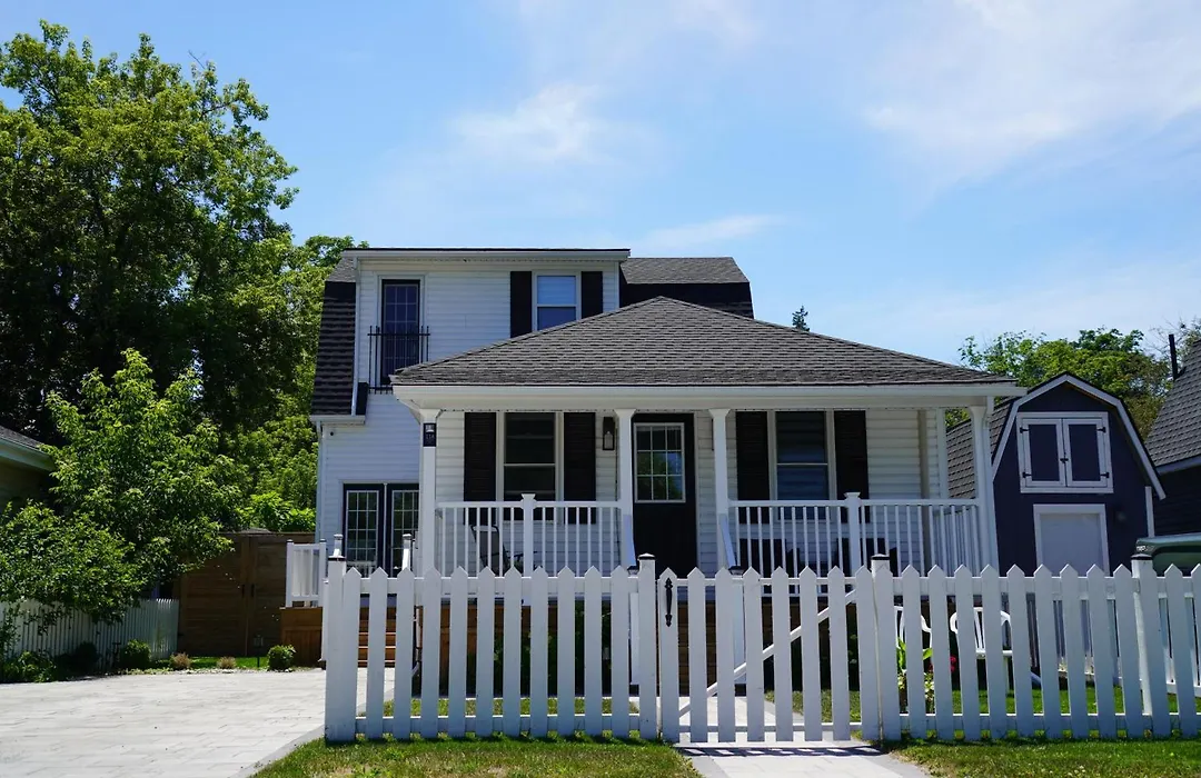 Water View - Modern Cottage In Niagara-On-The-Lake-1