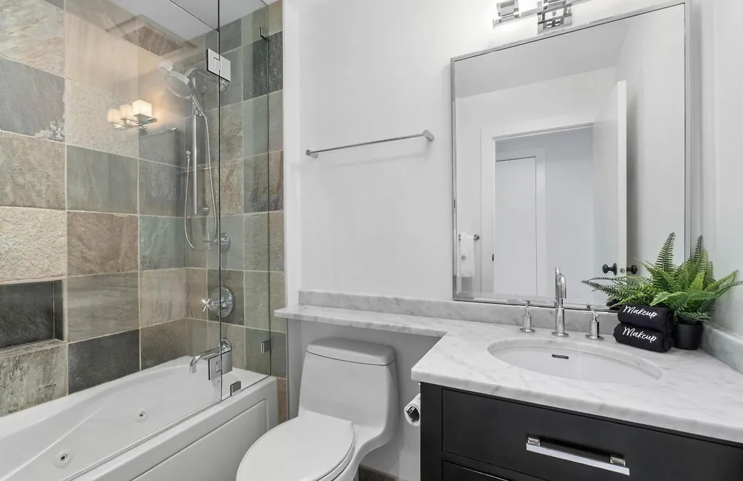 3Br In Whistler Creek Ridge, Ski In, Ski Out, Private Hot Tub, Wood Burning Fireplace, Private Garage-1