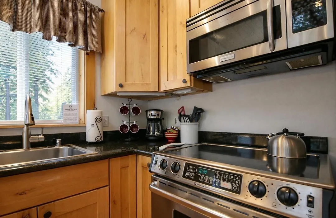 Cascade Adventure Cabin-1