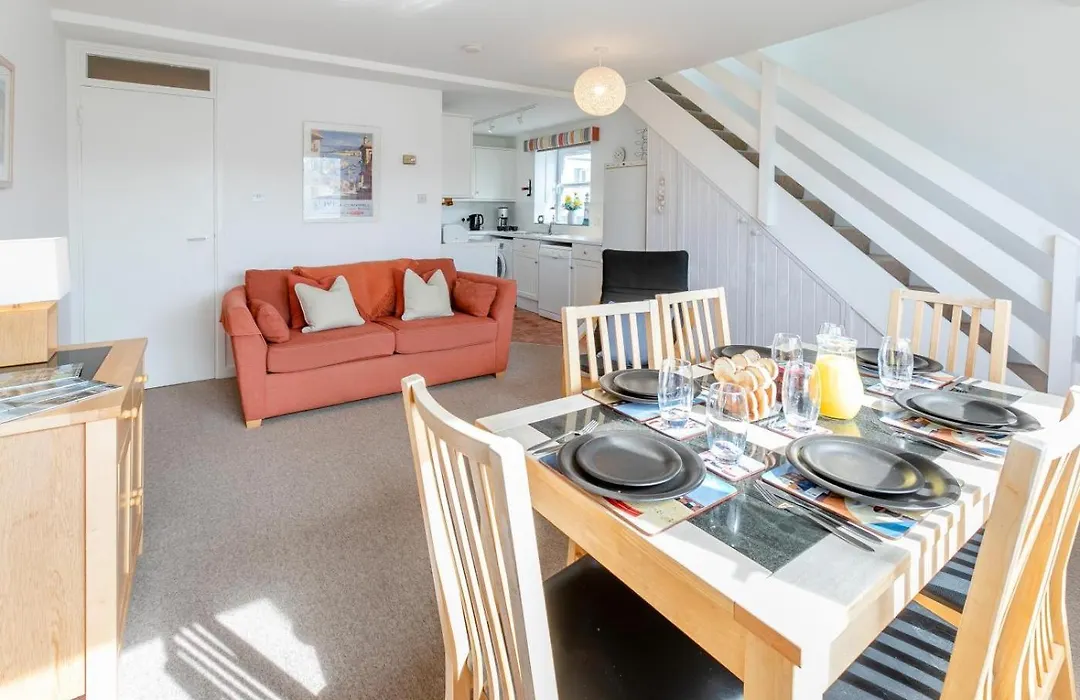 2 Bed In St Ives Oc-Nic24-1