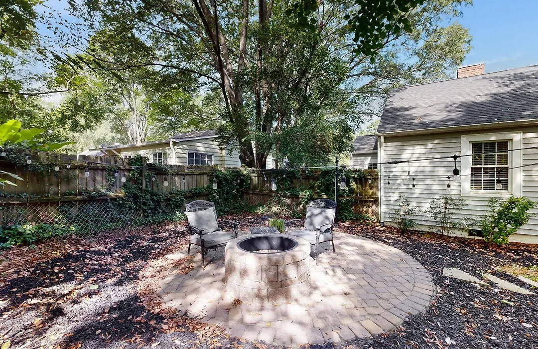 3 Mi To Dtwn Charlotte! Quiet Haven W/ Fenced Yard-1