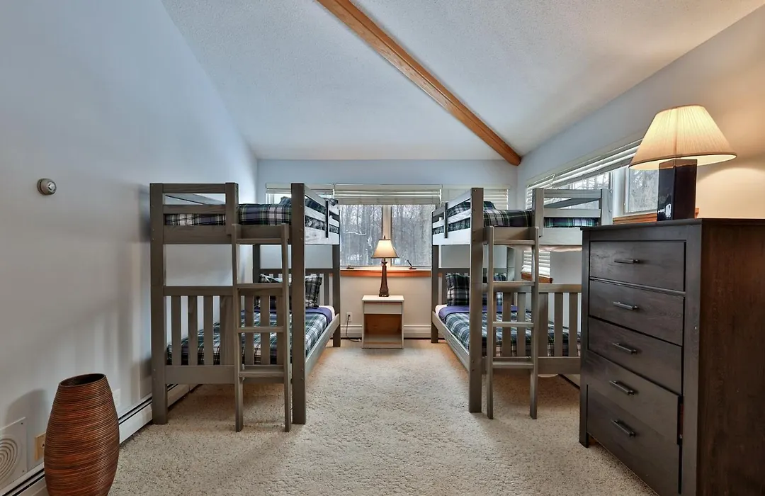 Cedarwood Retreat - 3Br Vermont Condo With Spa, Pool, Fireplace & Private Jacuzzi-1