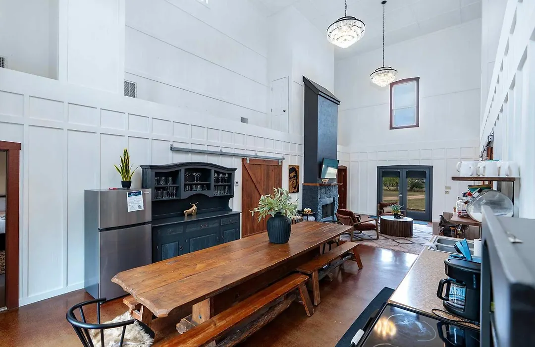 Meadows Farmhouse & Cottage - Hot Tub & Fire Pit-1