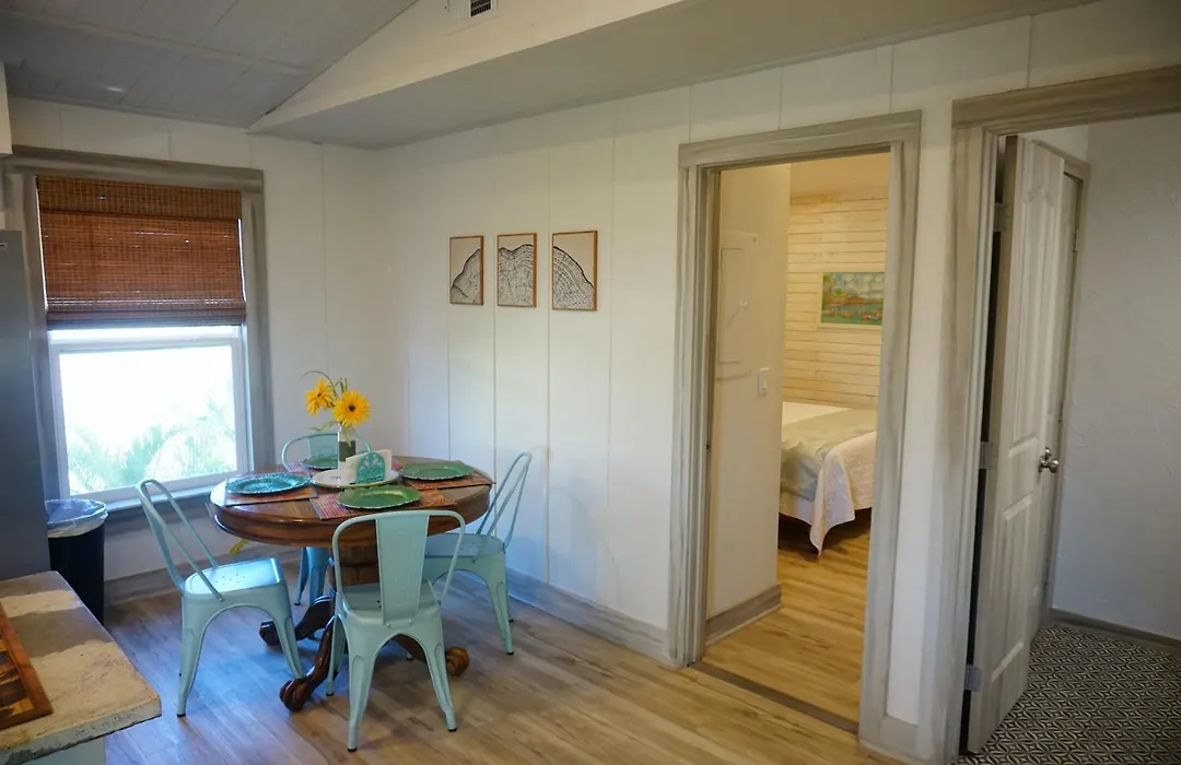 Anna Maria Island Tree House Pet Friendly!-1