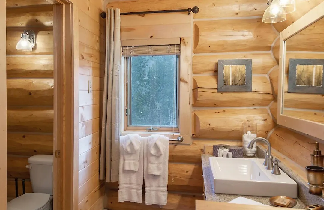 Elk Meadow Lodge: Luxury Log Home, Hot Tub-1