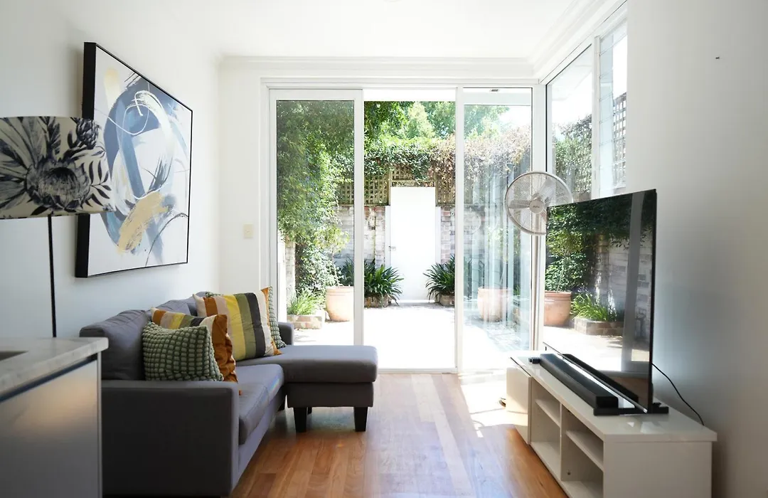 Elegant, Sunny House - 3 Bedrooms, 2 Bathrooms-1