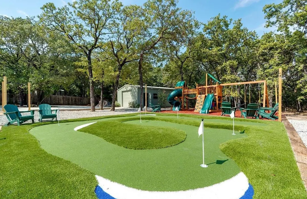 Pool Sim Pickleball Mini Golf Sleeps 24-1