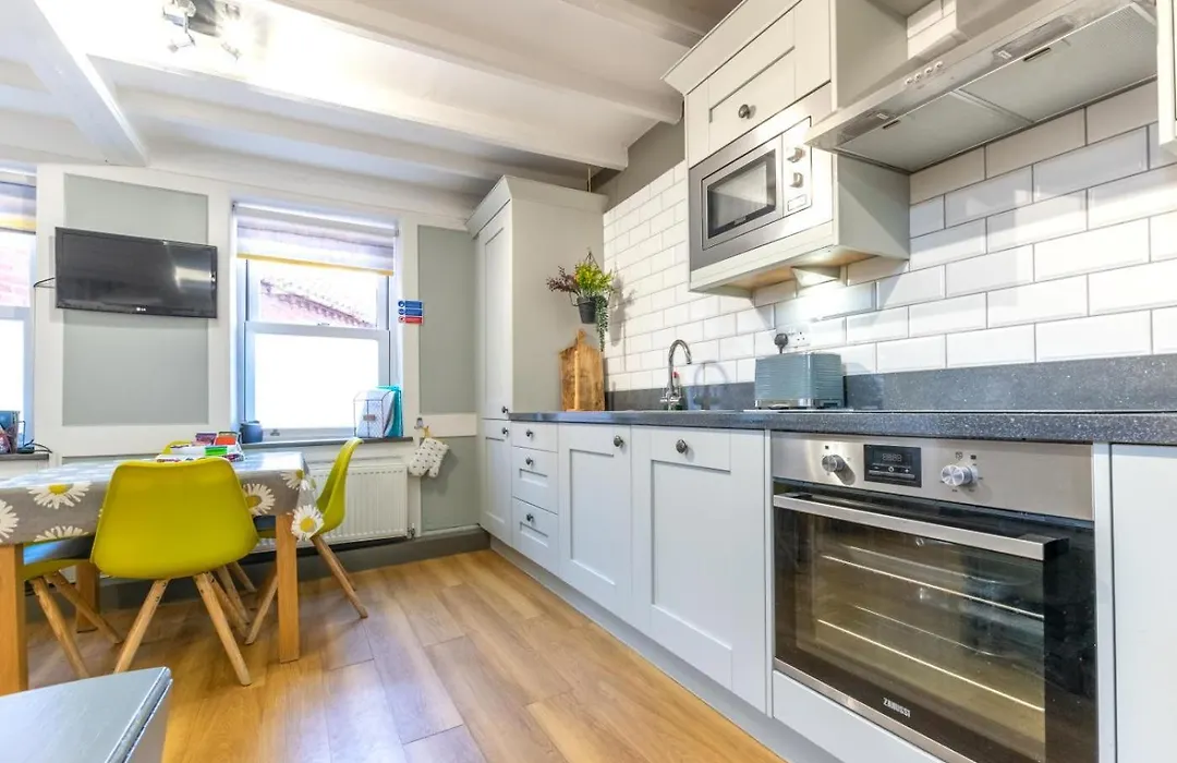 2 Bed In Whitby Oc-W322-1